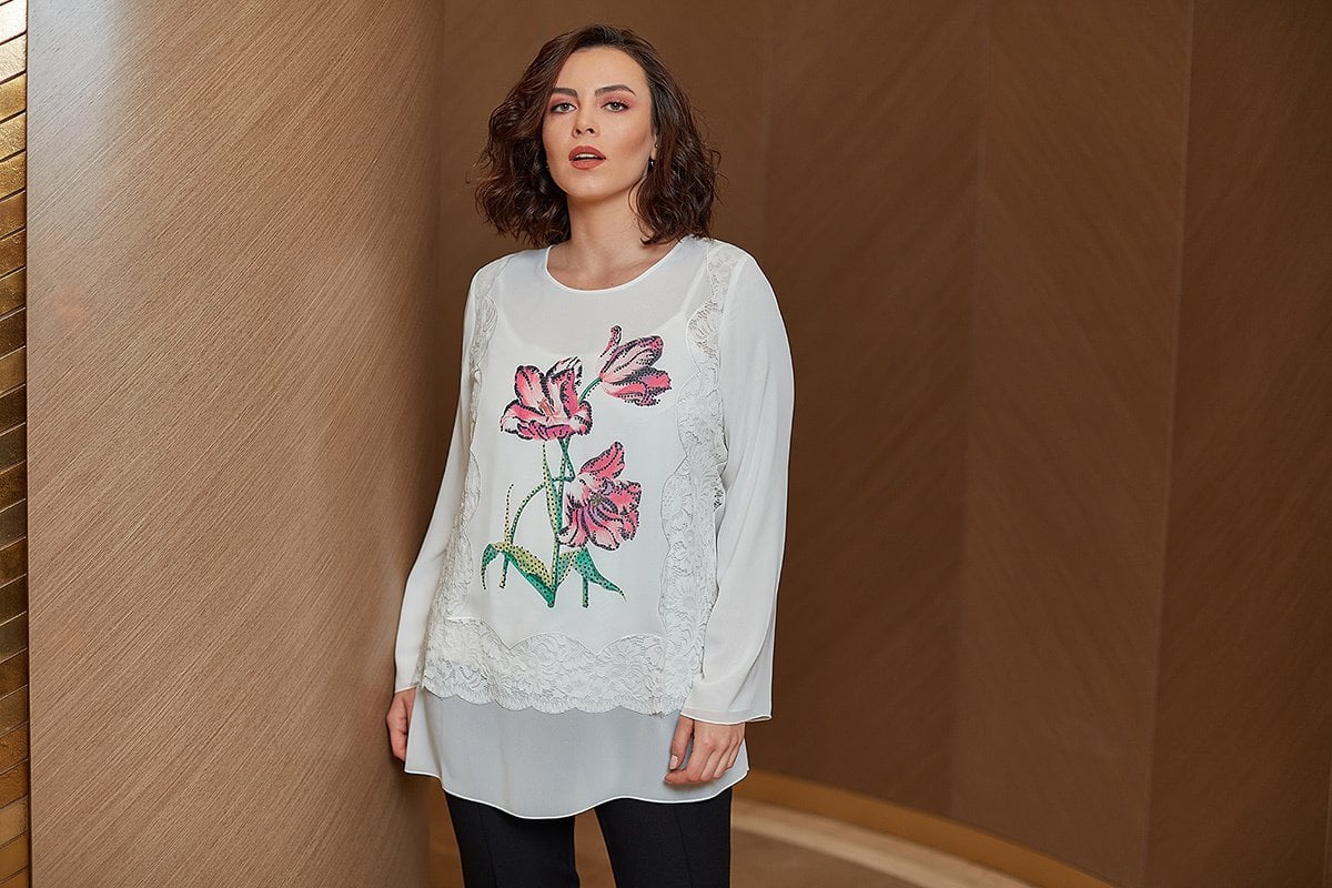 Dantel Aplikeli  Lale Desen Büyük Beden Şifon Bluz 8327