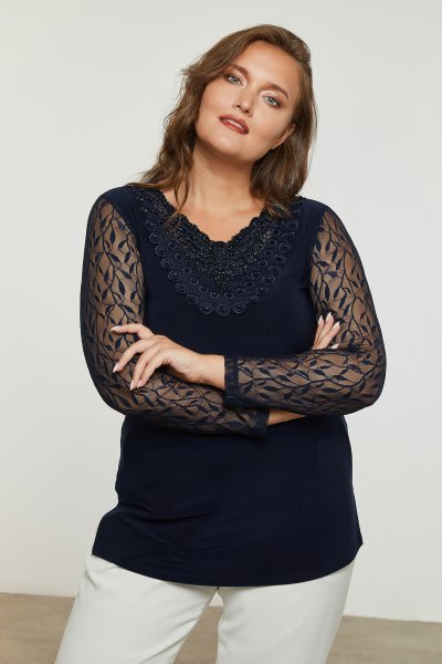 Yakası Nakış Motif Detaylı Dantel Kollu Büyük Beden Kadın Bluz 8911