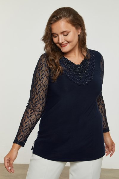 Yakası Nakış Motif Detaylı Dantel Kollu Büyük Beden Kadın Bluz 8911