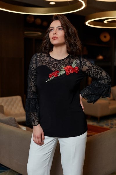 El İşi Kristal işlemeli Gül Nakışlı Büyük Beden Bluz 8856