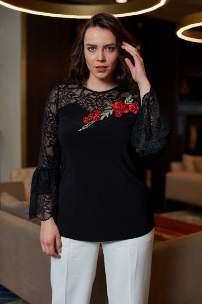 El İşi Kristal işlemeli Gül Nakışlı Büyük Beden Bluz 8856