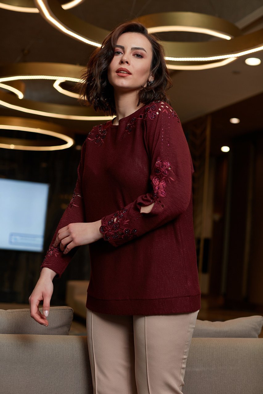 Omuz ve Kol Üstü Aplike Detaylı Büyük Beden Bluz 8536