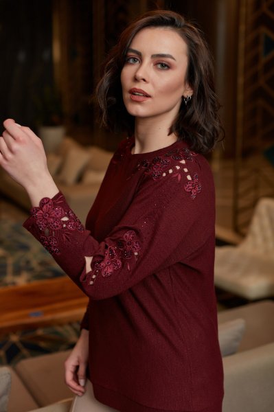 Omuz ve Kol Üstü Aplike Detaylı Büyük Beden Bluz 8536