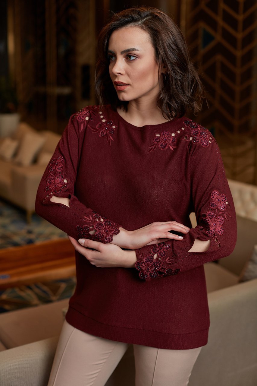 Omuz ve Kol Üstü Aplike Detaylı Büyük Beden Bluz 8536