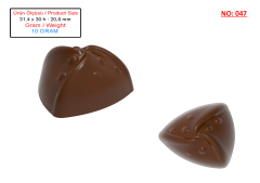 0047 - Fancy Triangle Pyramid Praline Chocolate Mold