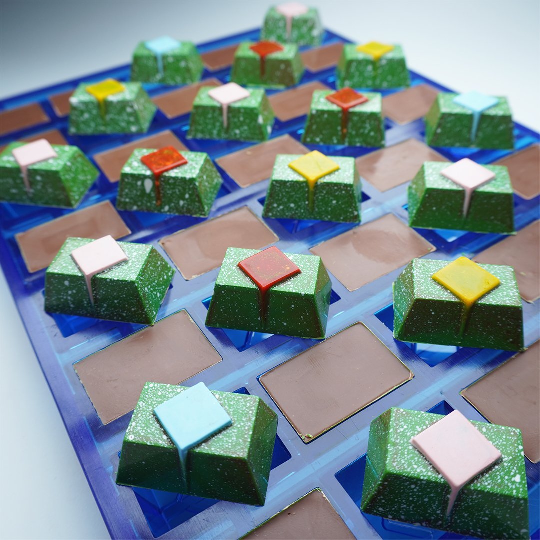 0052 - Kare Desenli Dikdörtgen Pralin Çikolata Kalıbı