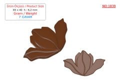 1839 - Moule à chocolat à motifs floraux