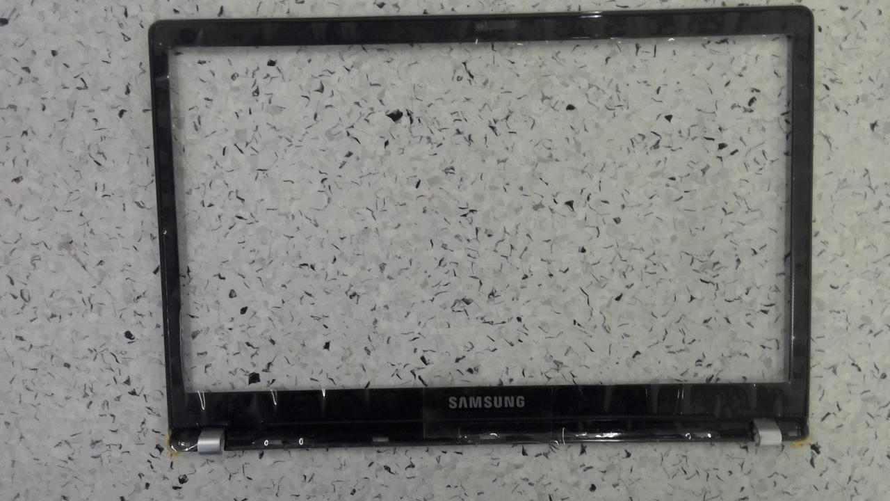 Samsung NP350U2B-A01TR model LCD Ön Çerçeve / Yetkili Servis Güvencesi