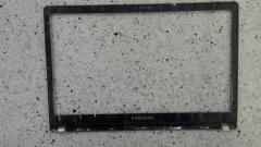 Samsung NP350U2B-A01TR model LCD Ön Çerçeve / Yetkili Servis Güvencesi