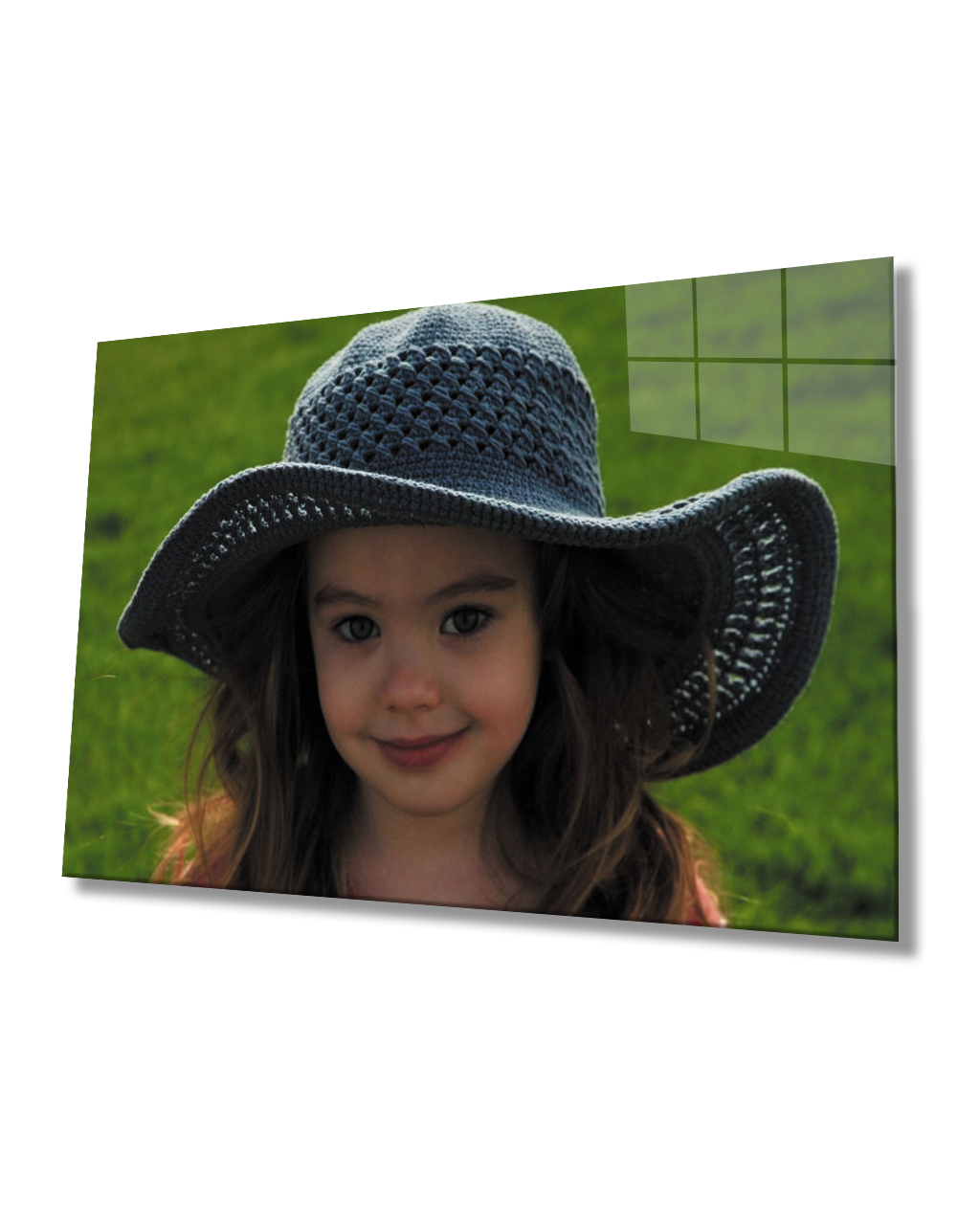 Şapkalı Kız Çocuk  Cam Tablo  4mm Dayanıklı Temperli Cam
