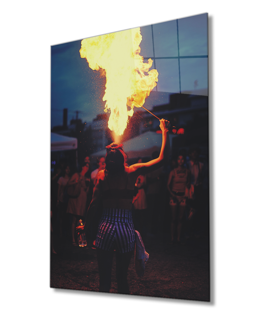 Gecede  Ateş Gösterisi Yapan Kadın   Cam Tablo 4mm Dayanıklı Temperli Cam Fire Glass Painting