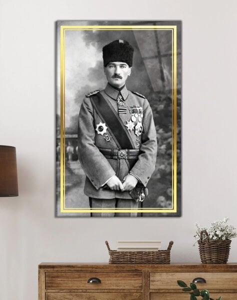 Atatürk Üniformalı Siyah Beyaz Cam Tablo Hediyelik Büyük Tablo Ev Ofis Dekoru