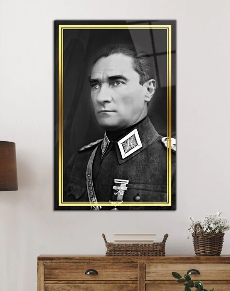 Atatürk Portre Üniformalı Siyah Beyaz Cam Tablo Hediyelik Büyük Tablo Ev Ofis Dekoru