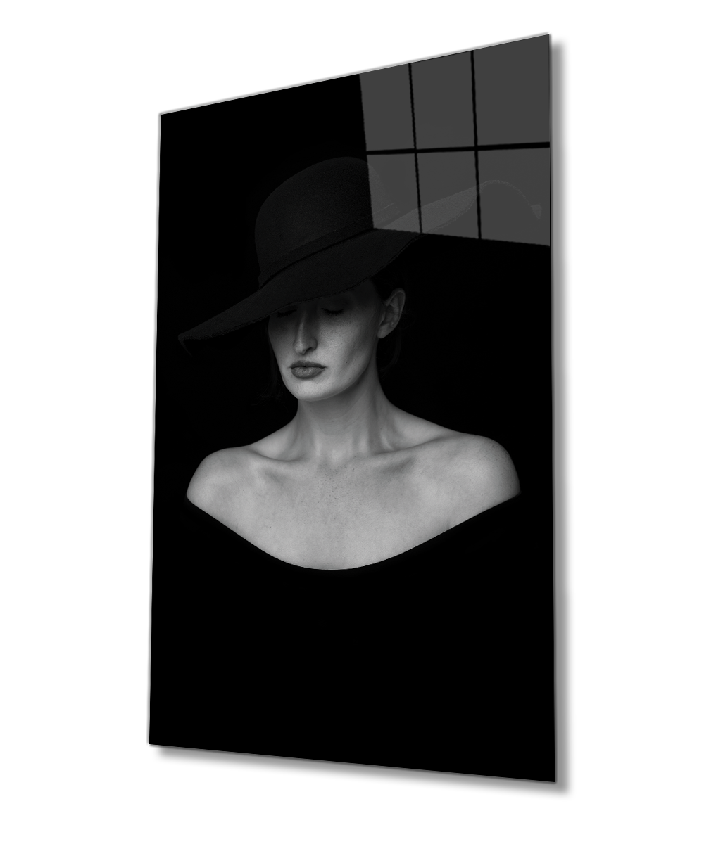 Siyah Beyaz Şapkalı Kadın Cam Tablo  4mm Dayanıklı Temperli Cam, Woman in Black and White Hat Glass Wall Art