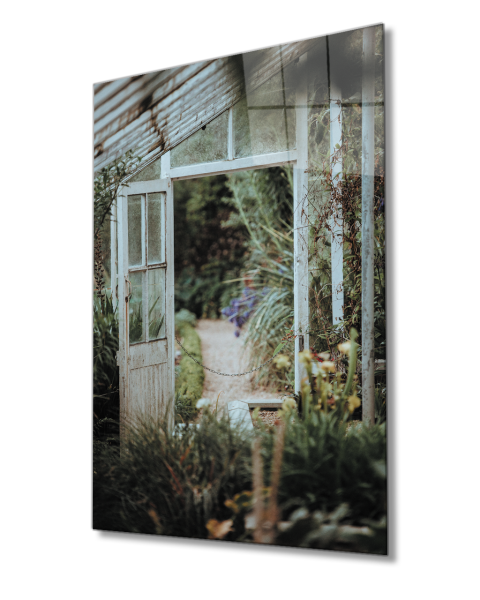 Beyaz Renkli   Ahşap Kapı ve Bahçe   Görselli Dikey Cam Tablo  4mm Dayanıklı Temperli Cam White Colored Wooden Door and Garden Image Vertical Glass Table 4mm Durable Tempered Glass