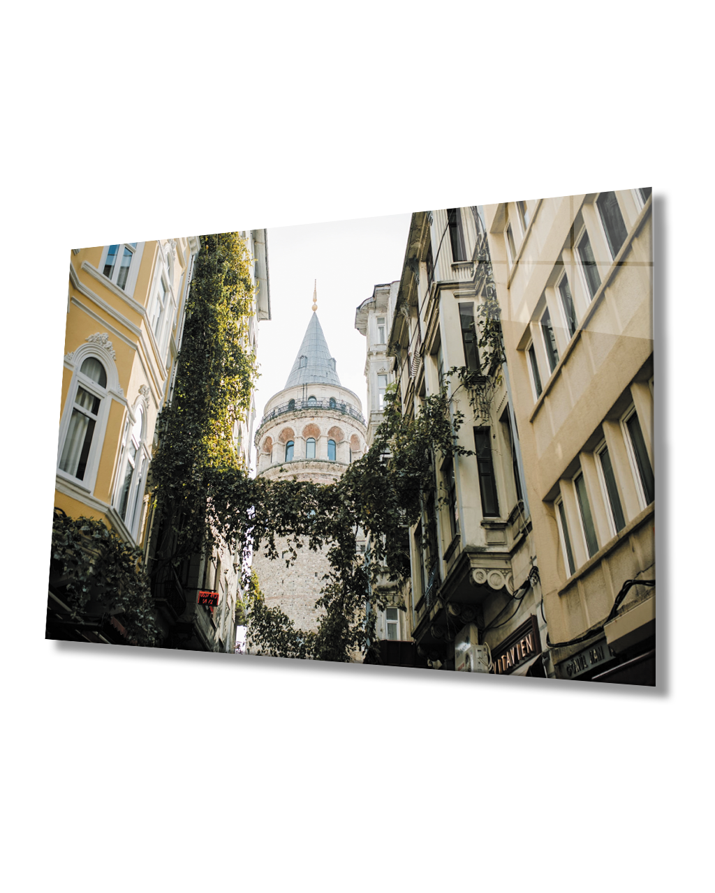 İstanbul Sarmaşıklı Sokak ve Galata Manzaralı 4mm Dayanıklı  Cam Tablo Temperli Cam