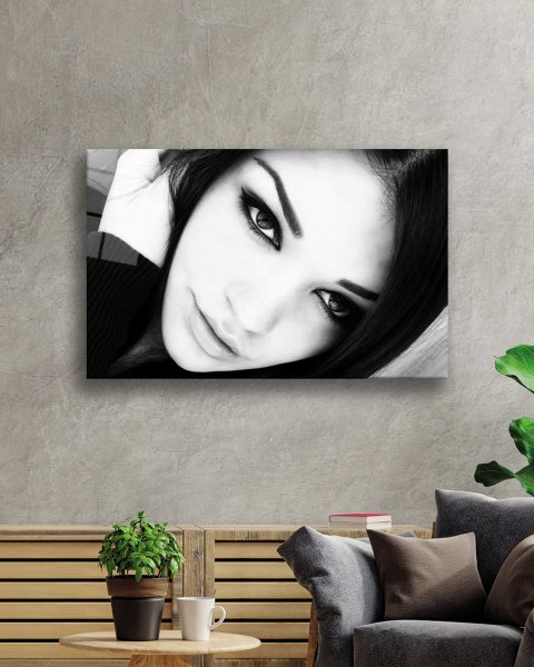 Siyah Beyaz İnsan Fotoğrafları Kadın Cam Tablo  4mm Dayanıklı Temperli Cam Black and White People Photos Woman Glass Wall Art