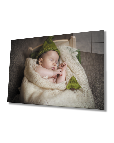 Yeşil Şapkalı Uyuyan Bebek Cam Tablo  4mm Dayanıklı Temperli Cam Sleeping Baby With Green Hat Glass Table 4mm Durable Tempered Glass