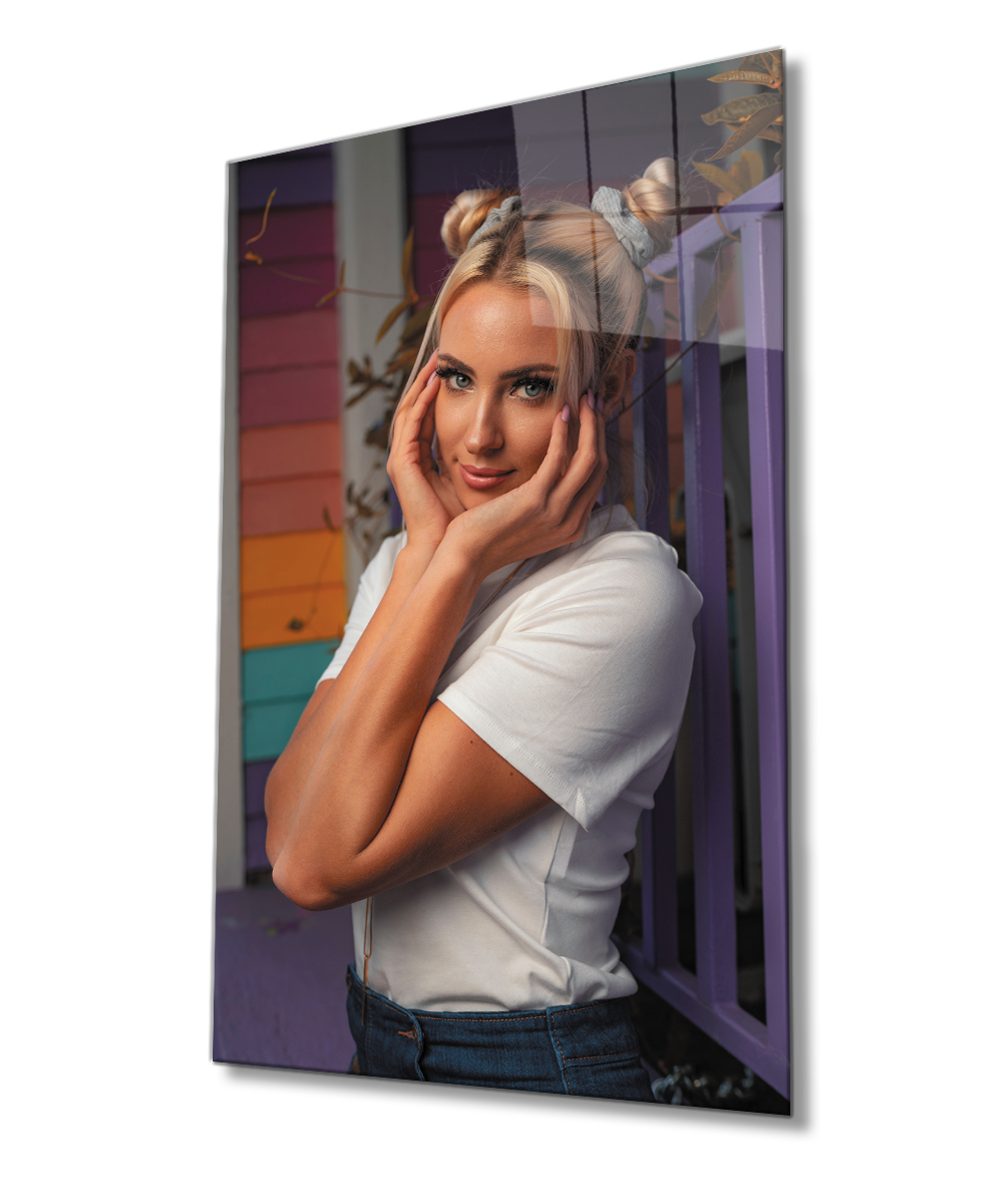 Sarışın Mor Kadın Cam Tablo  4mm Dayanıklı Temperli Cam, Blonde Purple Woman Glass Wall Art