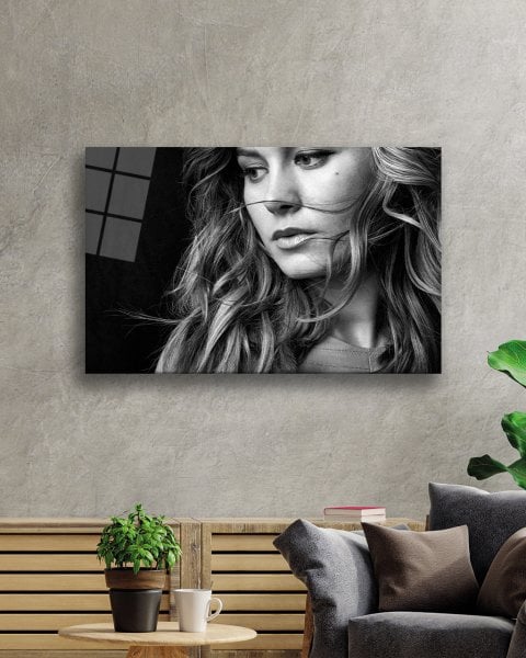 Siyah Beyaz İnsan Fotoğrafları Kadın Cam Tablo  4mm Dayanıklı Temperli Cam  Black and White People Photos Woman Glass Wall Art