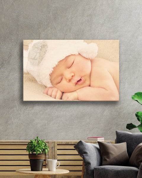 Beyaz Şapkalı Uyuyan Bebek Cam Tablo  4mm Dayanıklı Temperli Cam White Hat Sleeping Baby Glass Table 4mm Durable Tempered Glass