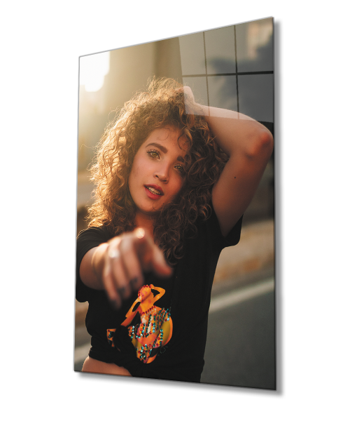 Kıvırcık Kadınlar Cam Tablo  4mm Dayanıklı Temperli Cam Curly Woman Glass Wall Art