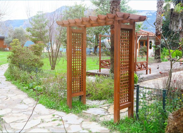 “MANDU” Ahşap Bahçe Giriş Kapısı ve Sarmaşık Bank (2 farklı kullanım)