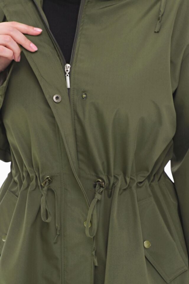 KAPÜŞONLU HAKİ KISA TRENÇKOT