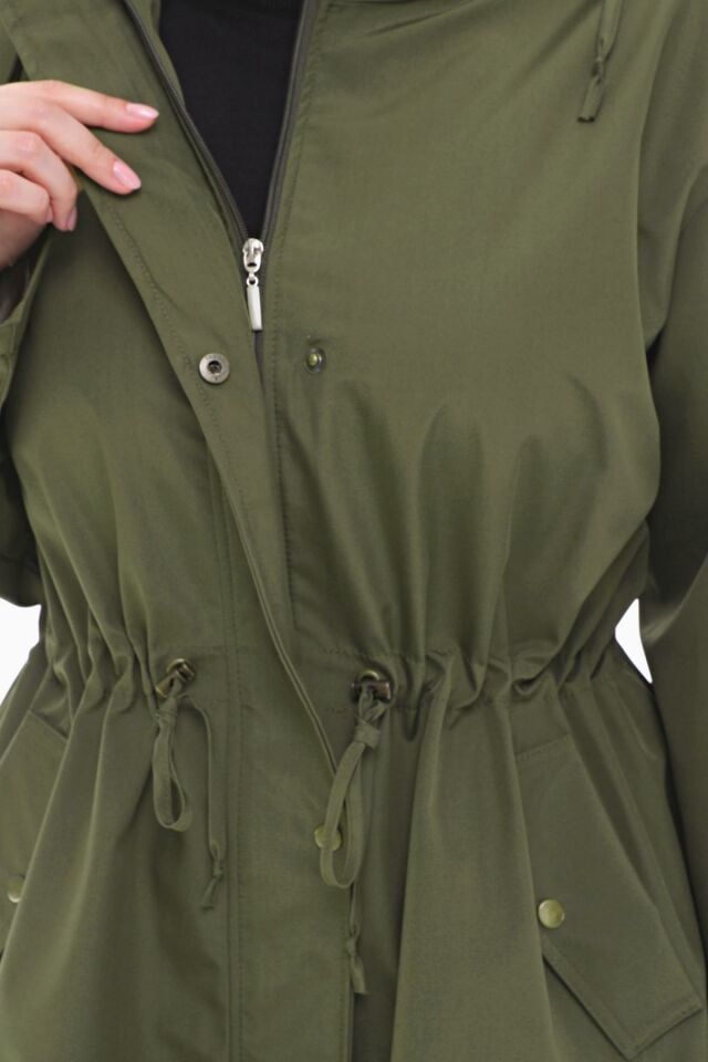 KAPÜŞONLU HAKİ KISA TRENÇKOT