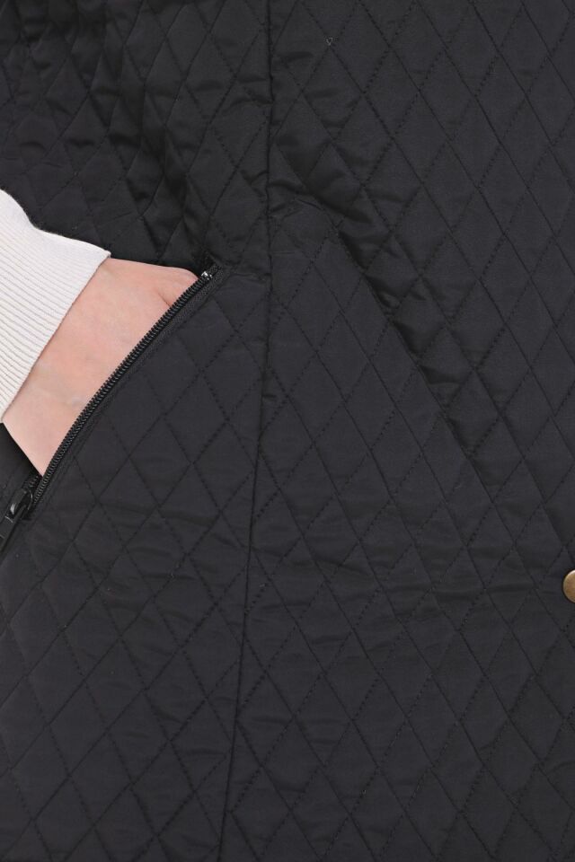 POLO YAKA SİYAH KAPİTONE YELEK