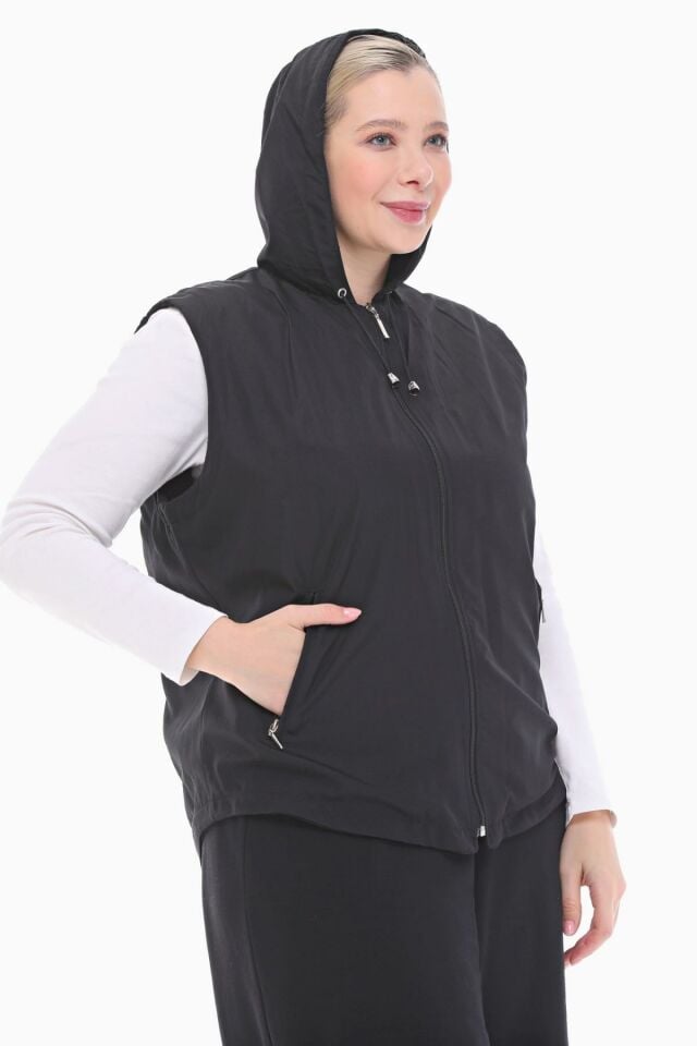 KAPÜŞONLU SİYAH İÇİ POLARLI YELEK