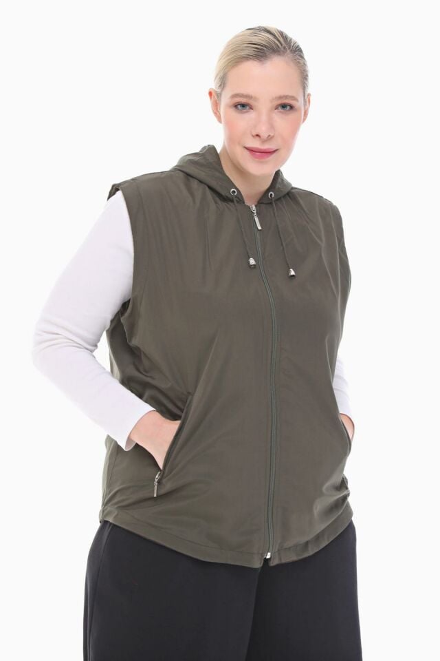 KAPÜŞONLU HAKİ İÇİ POLARLI YELEK