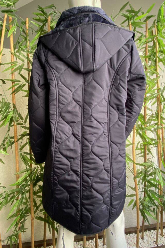 Vetre Kadın Büyük Beden Kapüşonlu 95 Cm Damla Desen Siyah Kapitone Mont 1007