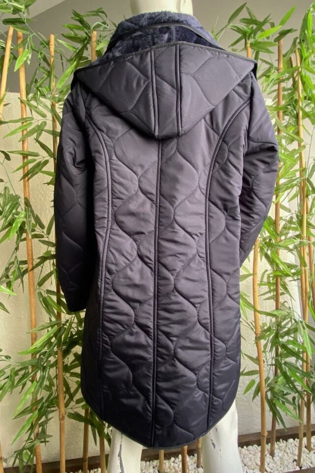 Vetre Kadın Büyük Beden Kapüşonlu 95 Cm Damla Desen Lacivert Kapitone Mont 1007