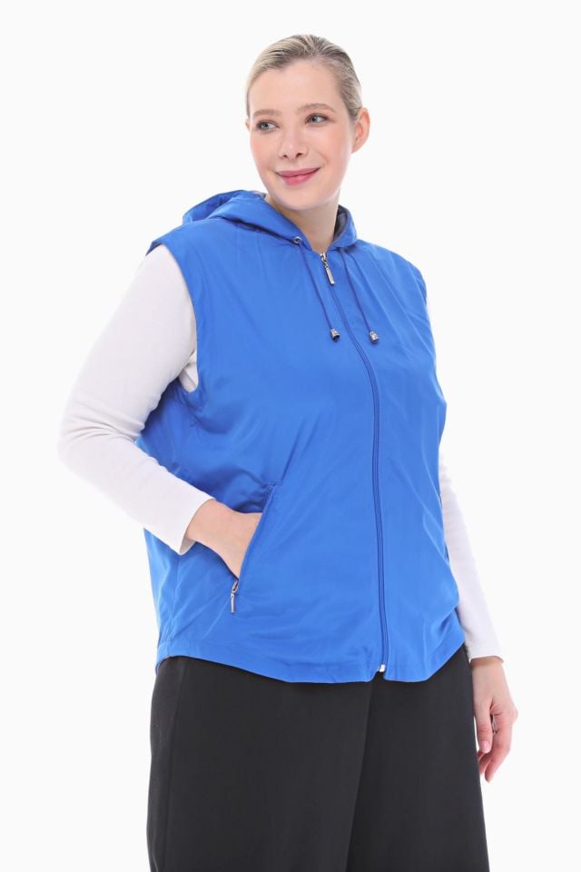 KAPÜŞONLU AÇIK MAVİ İÇİ POLARLI YELEK