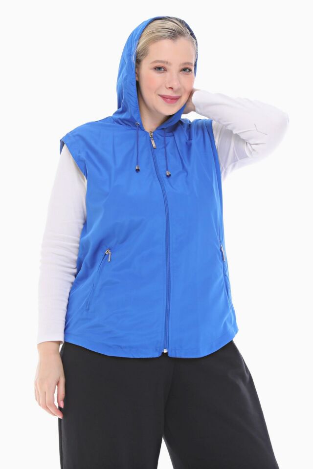 KAPÜŞONLU AÇIK MAVİ İÇİ POLARLI YELEK