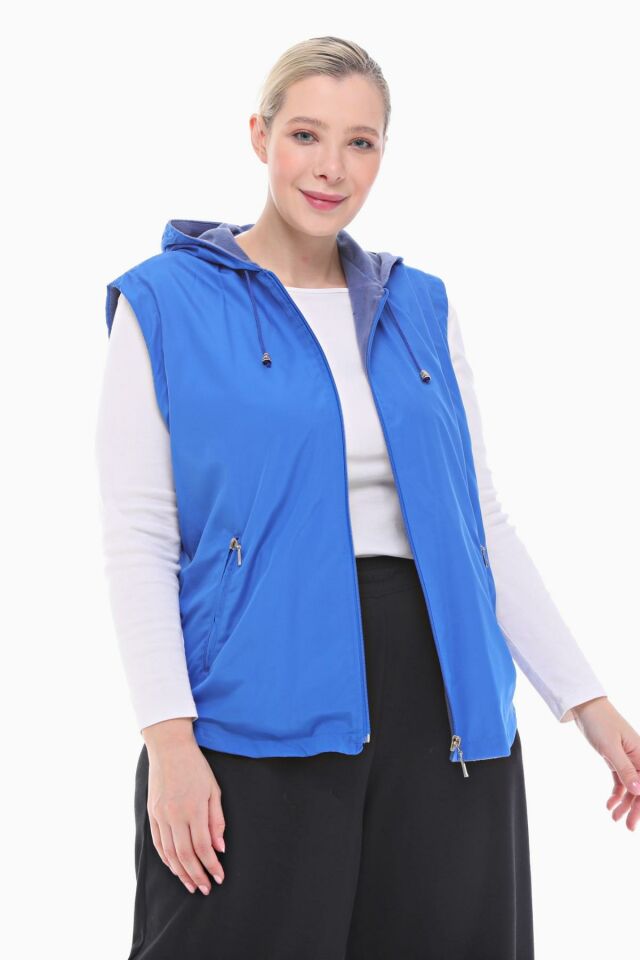 KAPÜŞONLU AÇIK MAVİ İÇİ POLARLI YELEK