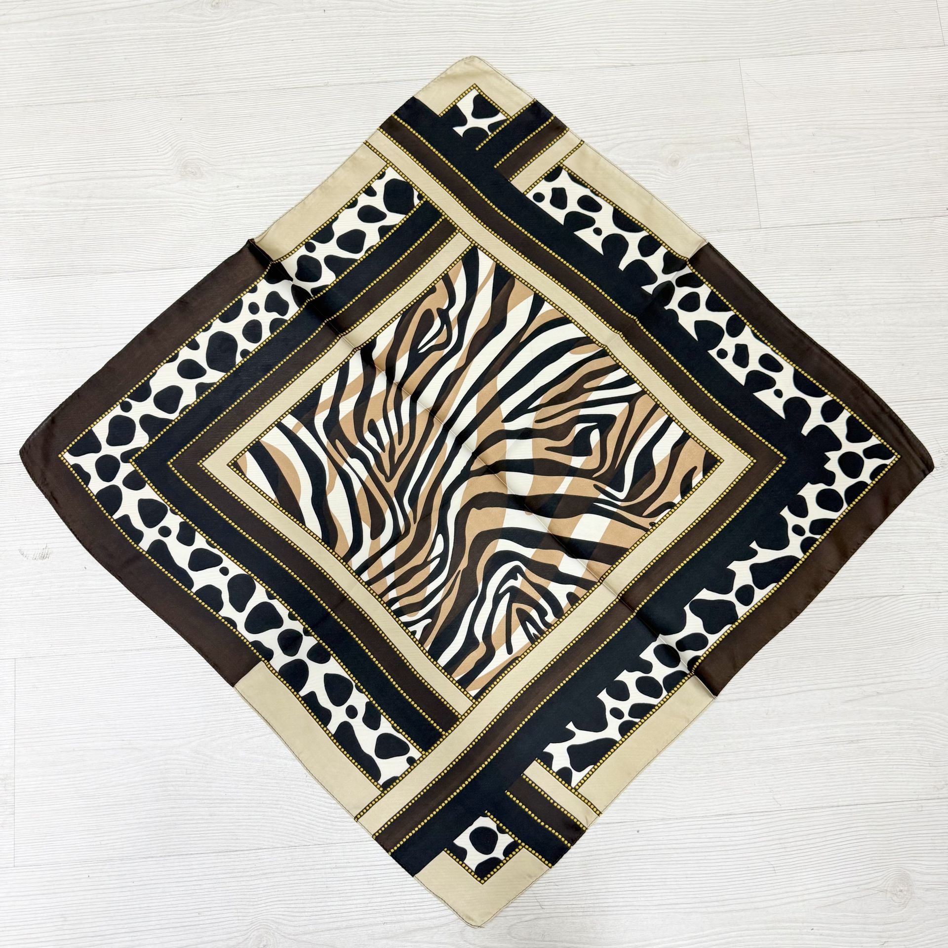 Karışık Desenli İpek Saten Fular (70*70cm)