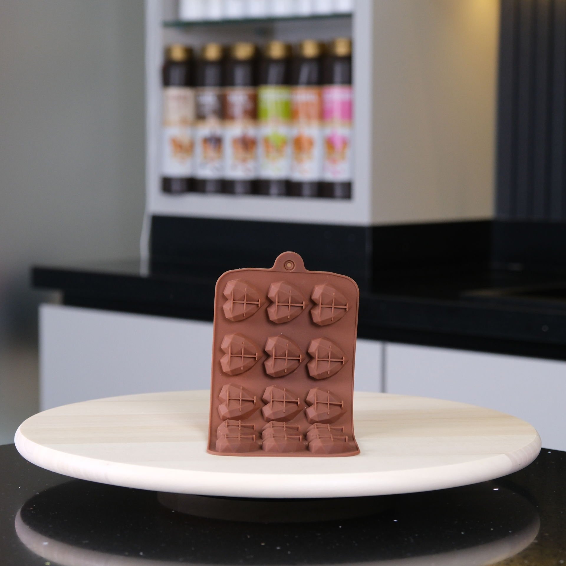 15'Li Prizma Kalp Desenli Silikon Çikolata Kalıbı