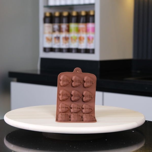 15'Li Prizma Kalp Desenli Silikon Çikolata Kalıbı