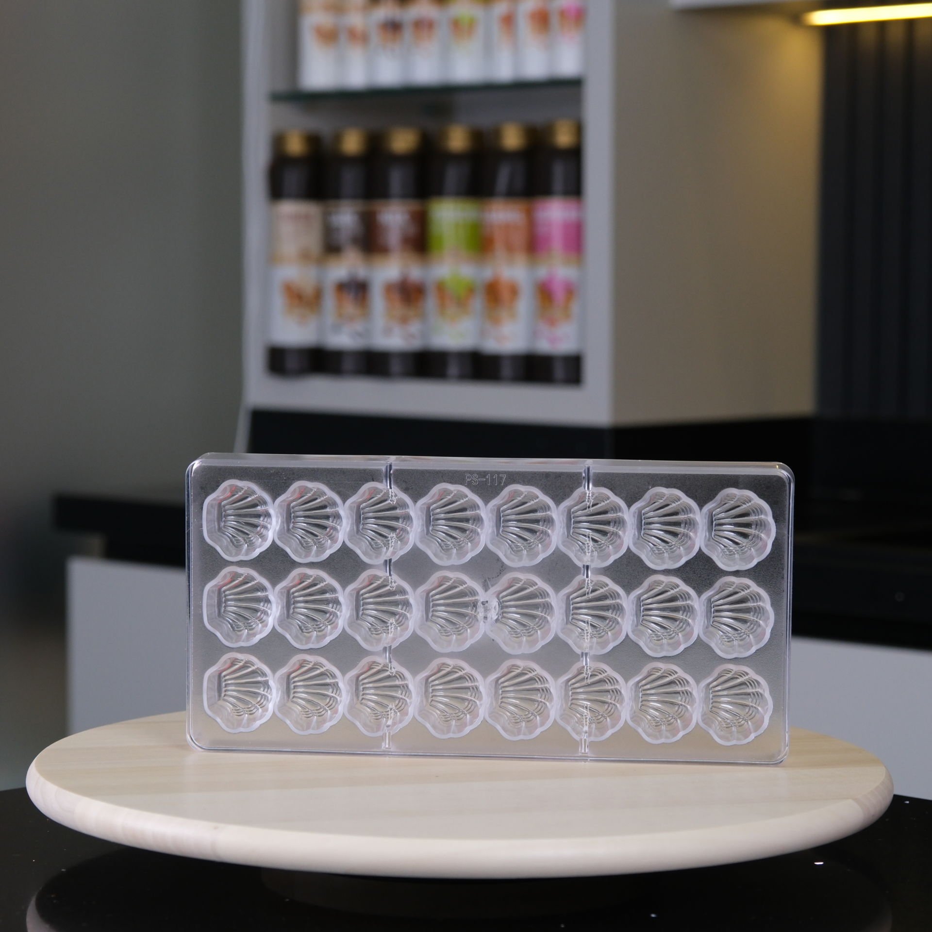 24'Lü Deniz Kabuğu Desenli Çikolata Kalıbı