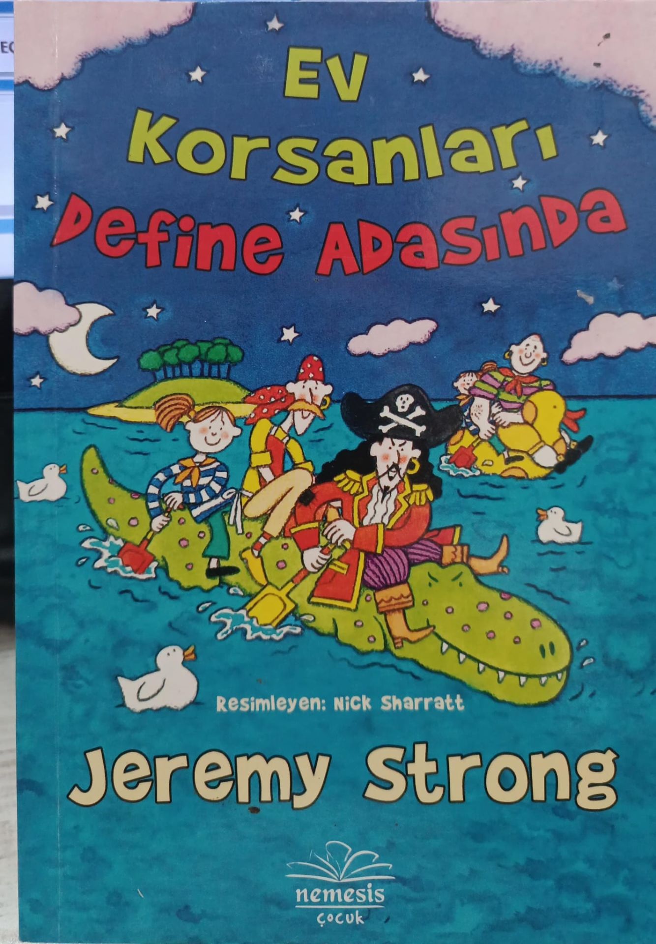 Ev Korsanları Define Adasında - Jeremy Strong