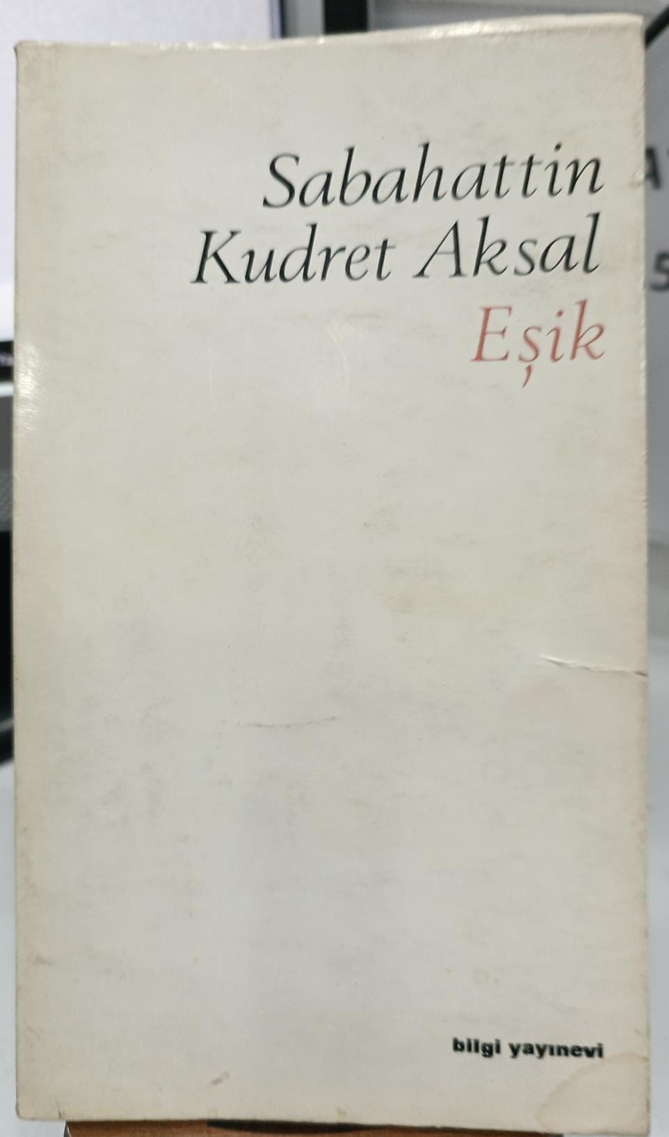 Sabahattin Kudret Aksal - Eşik