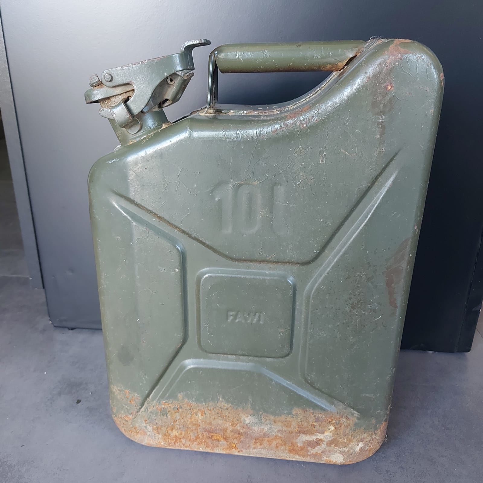 1983 Haki 10 LT Benzin Bidonu-1