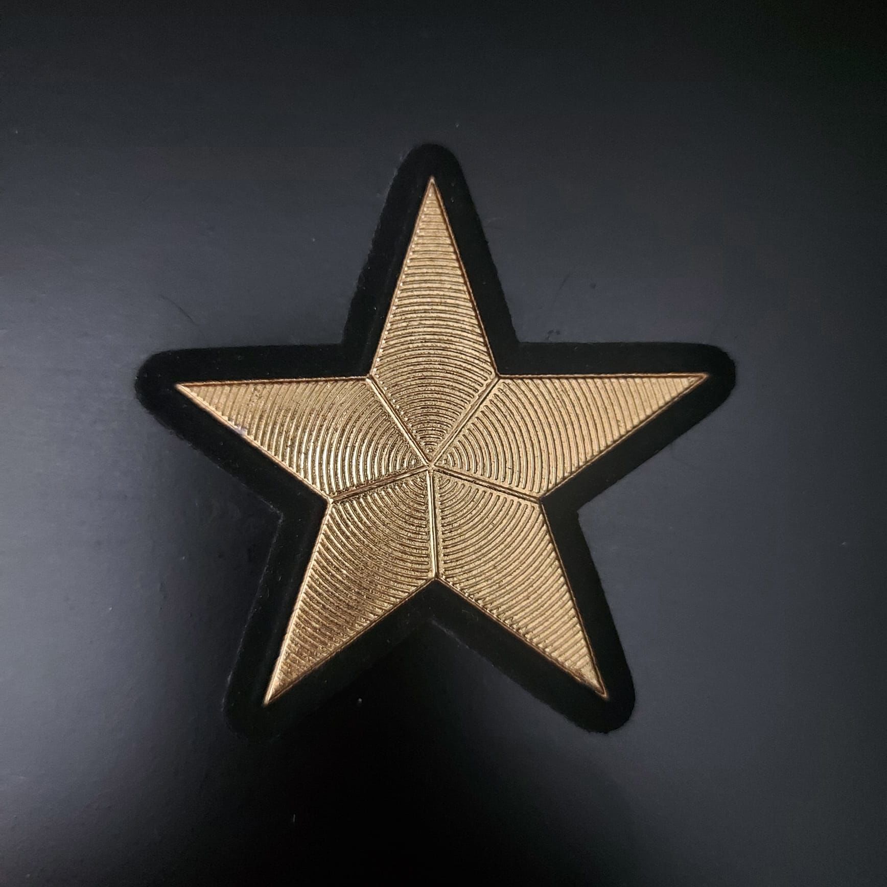 7 cm. Tela Kumaş Üzerinde Metal Yıldız Modeli
