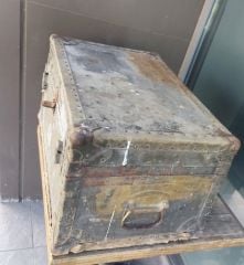 75x47x40 cm. Vintage Metal Mühimmat Sandığı
