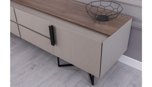 Teşhir B. Star Televizyon Ünitesi