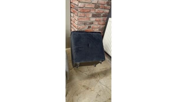 Teşhir Titanyum Puf