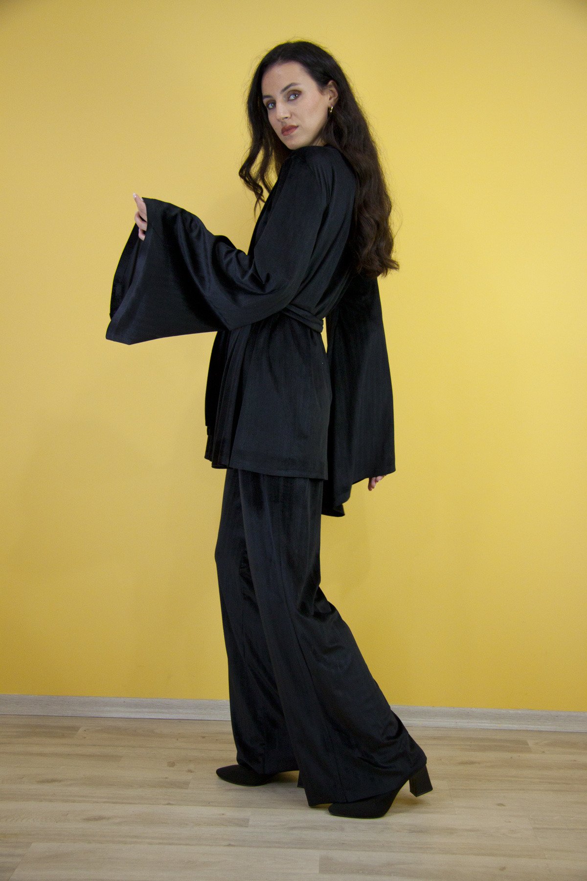 Siyah Balık Sırtı Kadife Kimono Pantolon Takım