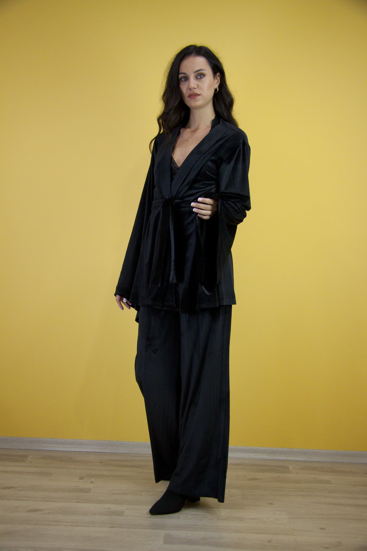 Siyah Balık Sırtı Kadife Kimono Pantolon Takım